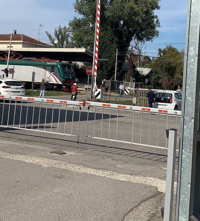 Tragedia al passaggio a livello di Crusinallo, il consiglio di quartiere chiede la sostituzione delle barriere Tragedia al passaggio a livello di Crusinallo, il consiglio di quartiere chiede la sostituzione delle barriere