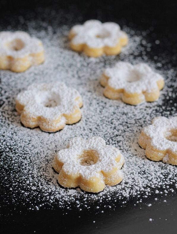 Le Margheritine di Stresa: i biscotti nati per una principessa diventati simbolo del Piemonte Le Margheritine di Stresa: i biscotti nati per una principessa diventati simbolo del Piemonte