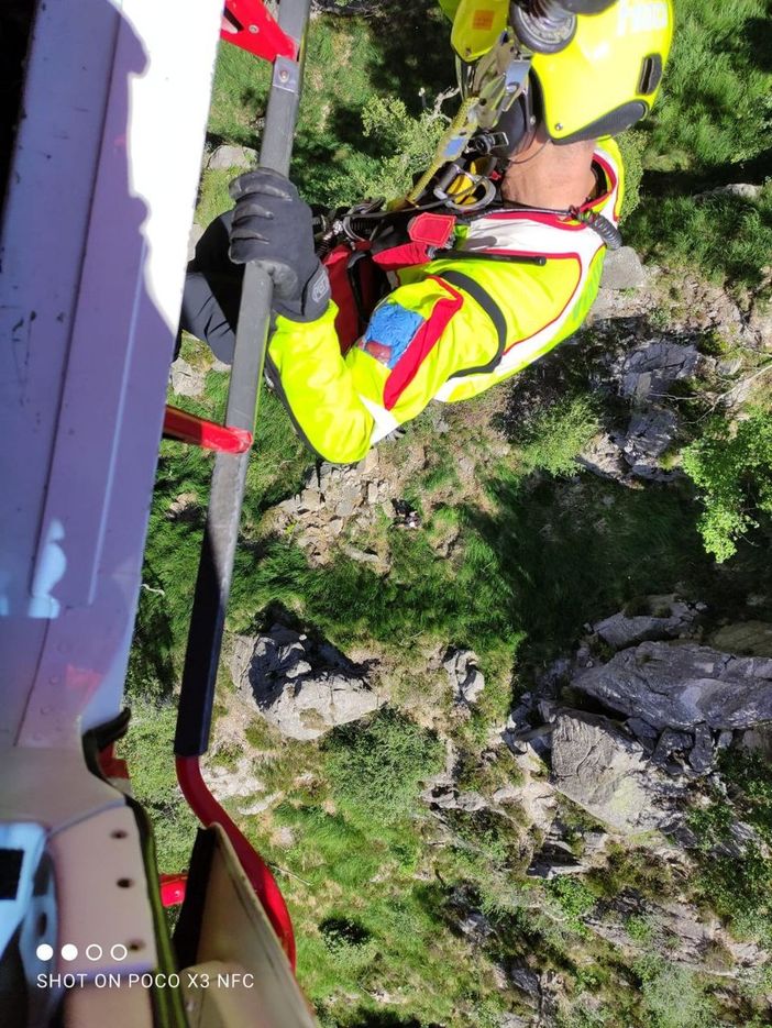 Escursionista in difficoltà sul Mottarone, salvato dall'elicottero dei Vigili del fuoco Escursionista in difficoltà sul Mottarone, salvato dall'elicottero dei Vigili del fuoco