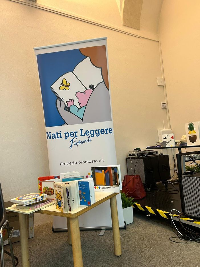 Omegna: al via in biblioteca l’iniziativa “La mamma legge” Omegna: al via in biblioteca l’iniziativa “La mamma legge”