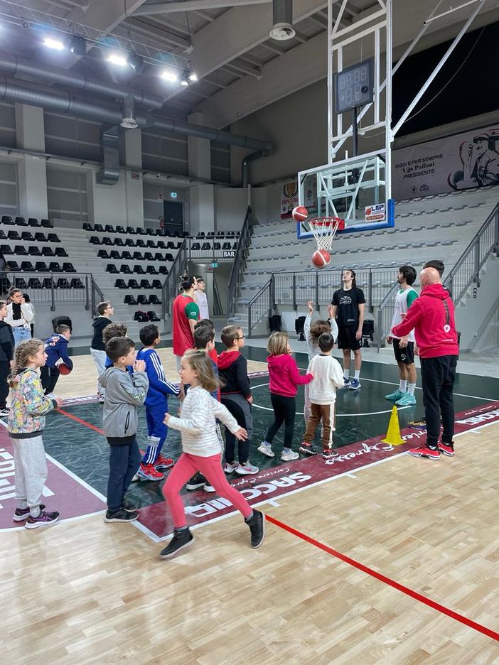 Studenti di Gravellona incontrano la Paffoni Studenti di Gravellona incontrano la Paffoni