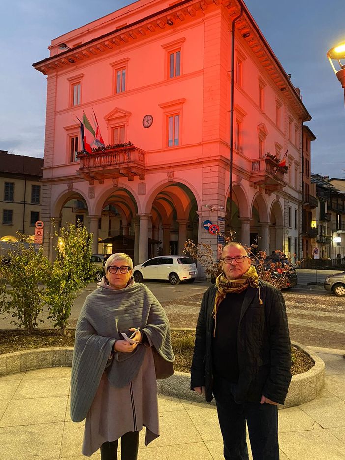 Violenza sulle donne, Omegna e Baveno illuminate di arancione Violenza sulle donne, Omegna e Baveno illuminate di arancione