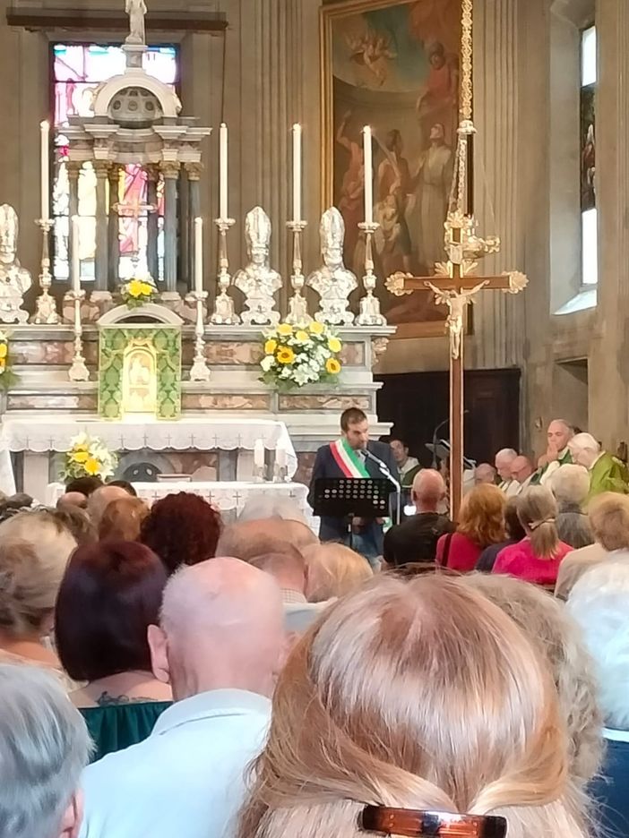 Baveno ha accolto il nuovo parroco don Giorgio Borroni Baveno ha accolto il nuovo parroco don Giorgio Borroni