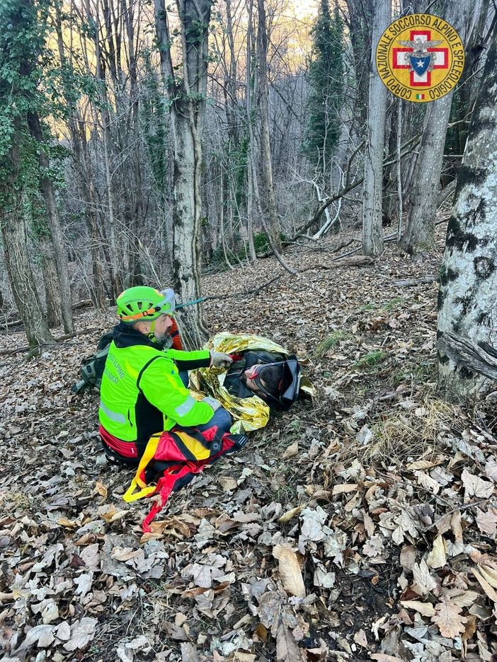 Cacciatore scivola e si ferisce alla schiena , recuperato da un'eliambulanza