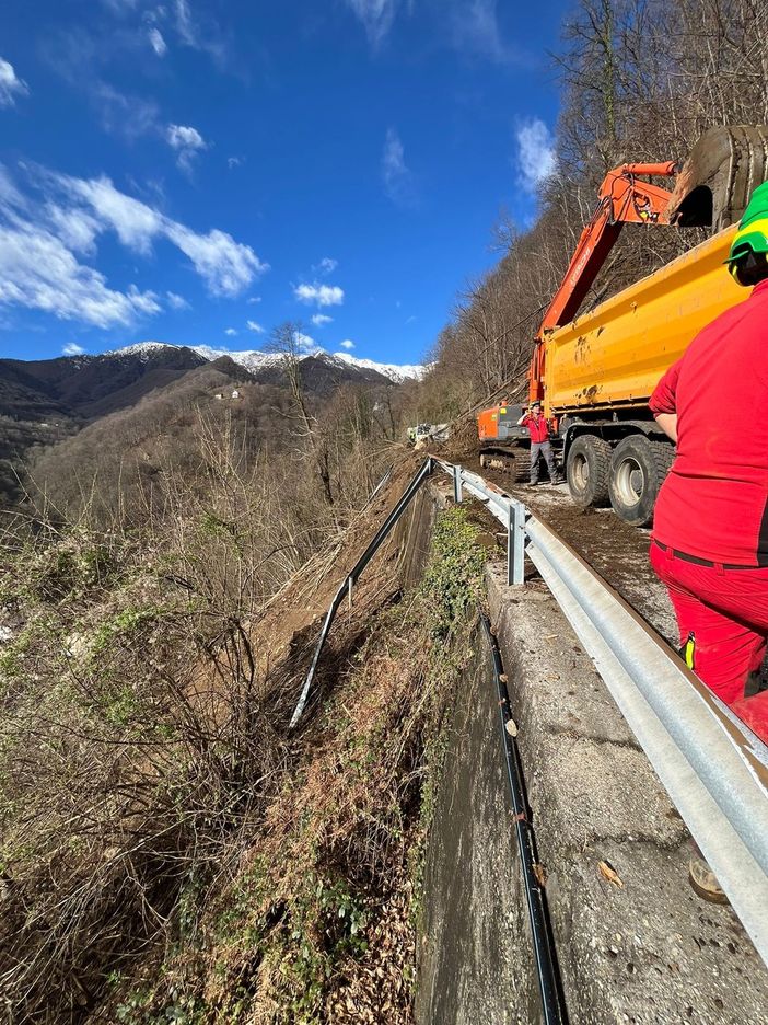 Frana in Vallestrona, si lavora per la messa in sicurezza Frana in Vallestrona, si lavora per la messa in sicurezza