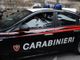 Colpisce in testa la ex con il cellulare e le lancia addosso dei vasi, arrestato 54enne