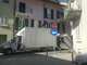 Camioncino urta due balconi in via Citterio