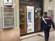 Stresa, rubano macchinine da collezione in un negozio: denunciati due giovani
