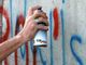 I vandali sporcano, il Comune pulisce e il fenomeno non si placa