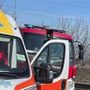 Frontale tra auto e bus nel Veneziano, un morto e cinque feriti