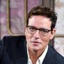 Infortunio sul set per Gabriel Garko, il video dall'ospedale sulla sedia a rotelle