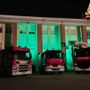 La caserma dei vigili del fuoco si illumina di verde per la consapevolezza della sindrome Pans Pandas