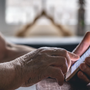 Smartphone senza segreti: corsi gratuiti per over 65 a Verbania e Baveno