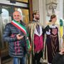 Le chiavi della città ai Reali Nigoglia: si apre il Carnevale di Omegna