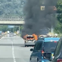 Auto prende fuoco sulla superstrada dell’Ossola, traffico rallentato all’altezza di Ornavasso VIDEO Auto prende fuoco sulla superstrada dell’Ossola, traffico rallentato all’altezza di Ornavasso VIDEO
