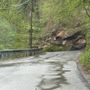 Frana in Vallestrona: strada chiusa tra la Piana e il ponte di Fornero