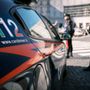 Omegna, fugge dalle violenze del marito e si rifugia nel cimitero: 57enne in carcere
