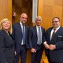 Nella foto di gruppo, da sinistra: Adriana Elena (organizzatrice evento); Dott. Francesco Munno (direttore Ac VCO); il Ministro dello Sport Andrea Abodi e il Presidente Zagami.