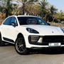 Sotto il Sole di Dubai: Emozioni a Quattro Ruote con Porsche e Ferrari