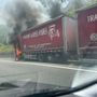 Tir in fiamme sull’autostrada a Baveno, traffico temporaneamente bloccato Tir in fiamme sull’autostrada a Baveno, traffico temporaneamente bloccato