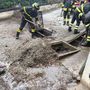 Maltempo ad Agrano, fango e detriti invadono le strade: disagi in via Dante Alighieri Maltempo ad Agrano, fango e detriti invadono le strade: disagi in via Dante Alighieri