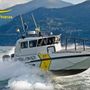 Cannobio, catamarano si ribalta nel lago Maggiore: il conducente soccorso dalla guardia di finanza