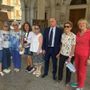 Omegna, grande successo per la prima infiorata sotto i portici del municipio FOTO