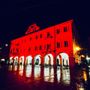 Settimana della Croce Rossa, il municipio di Verbania si tinge di rosso