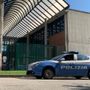 Omegna, minori disturbano i bagnanti in spiaggia: sequestrato hashish a un 16enne