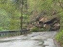 Frana in Vallestrona: strada chiusa tra la Piana e il ponte di Fornero