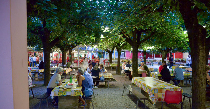 Musica, cucina toscana e divertimento: oggi una nuova giornata alla Festa della Lucciola Musica, cucina toscana e divertimento: oggi una nuova giornata alla Festa della Lucciola