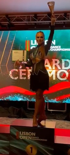 Elena Chirita trionfa a Lisbona: oro e titolo internazionale nella danza sportiva