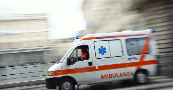 Scontro tra pullman e auto sulla A26 tra Gravellona Toce e Baveno: muore una donna di 65 anni Scontro tra pullman e auto sulla A26 tra Gravellona Toce e Baveno: muore una donna di 65 anni