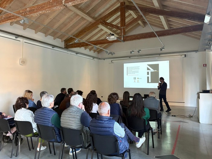 Architettura circolare e sostenibile, grande partecipazione a Verbania per l’incontro con Paolo Simeone
