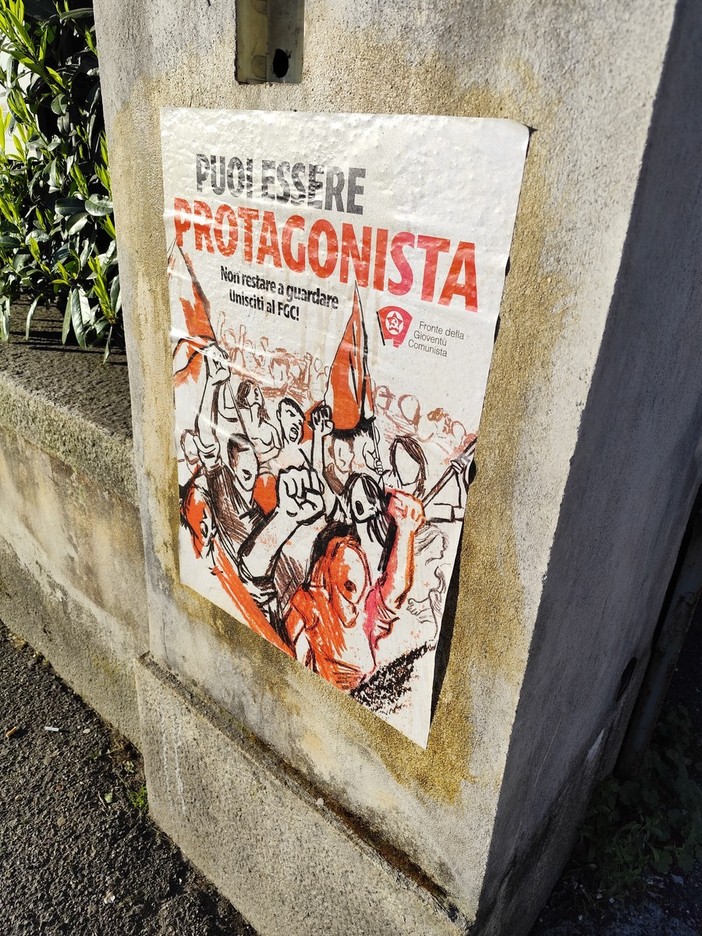 Manifesti davanti alle scuole, i Giovani Democratici replicano: "La vera emergenza è la fuga dei giovani" Manifesti davanti alle scuole, i Giovani Democratici replicano: "La vera emergenza è la fuga dei giovani"