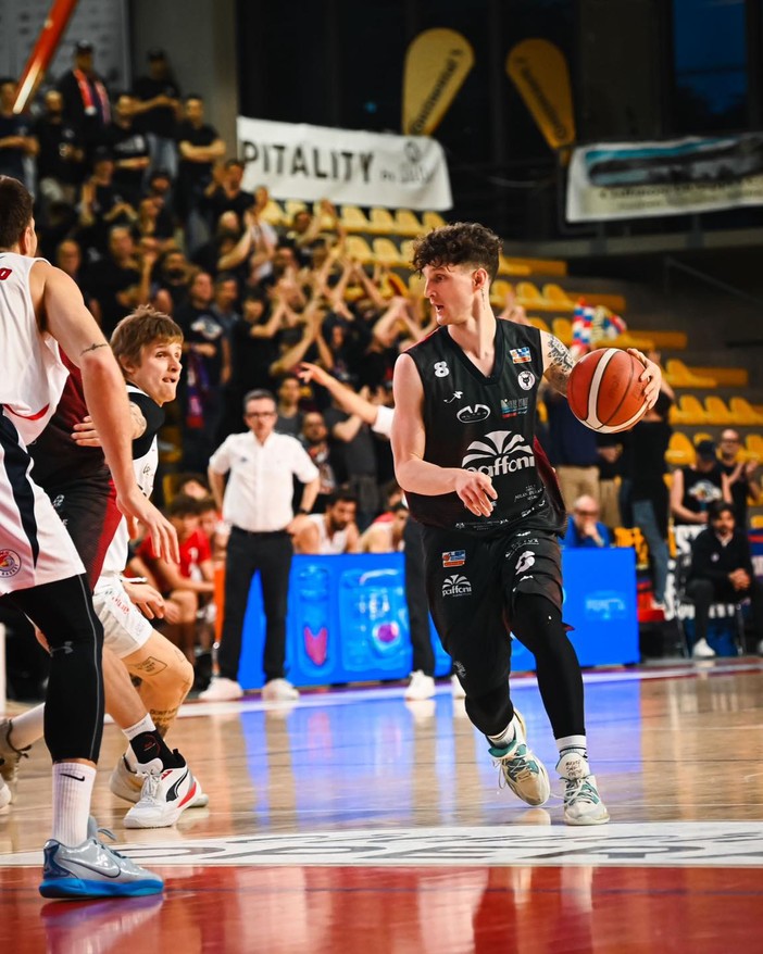 La Fabo Herons si prende gara 2: la Paffoni lotta ma cede 92-88, serie in parità