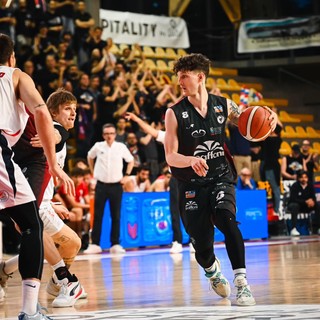 La Fabo Herons si prende gara 2: la Paffoni lotta ma cede 92-88, serie in parità