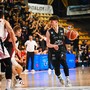 La Fabo Herons si prende gara 2: la Paffoni lotta ma cede 92-88, serie in parità