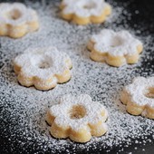 Le Margheritine di Stresa: i biscotti nati per una principessa diventati simbolo del Piemonte