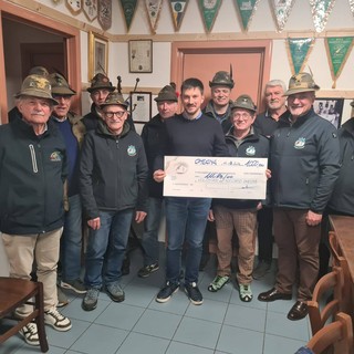 Il Gruppo Alpini Omegna Centro protagonista nel sociale: donati 3.000 euro a tre realtà cittadine