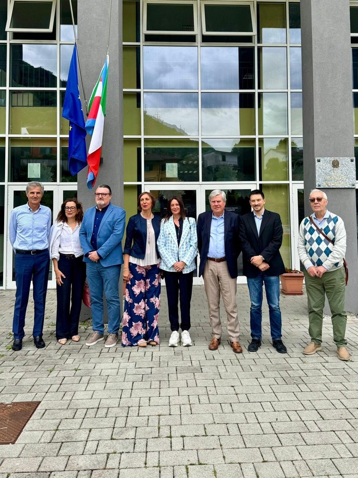 Daniela Cameroni in visita al Liceo Gobetti: “Qui si costruisce il futuro dei nostri giovani” Daniela Cameroni in visita al Liceo Gobetti: “Qui si costruisce il futuro dei nostri giovani”