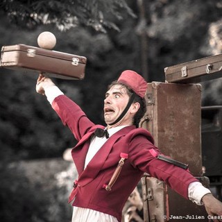 Il Festival 'Dalla Montagna al Lago' fa tappa a Feriolo con lo spettacolo "Tutti in valigia"