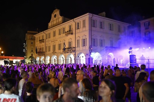 Notte Bianca, Albertella: "Chi dice che Verbania è morta oggi mente" Notte Bianca, Albertella: "Chi dice che Verbania è morta oggi mente"