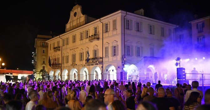 Notte Bianca, Albertella: "Chi dice che Verbania è morta oggi mente" Notte Bianca, Albertella: "Chi dice che Verbania è morta oggi mente"