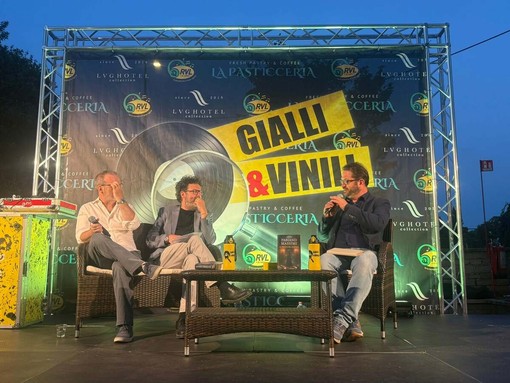 Radio Rvl festeggia 50 anni: a Verbania la targa della Regione durante il festival 'Gialli&Vinili' Radio Rvl festeggia 50 anni: a Verbania la targa della Regione durante il festival 'Gialli&Vinili'