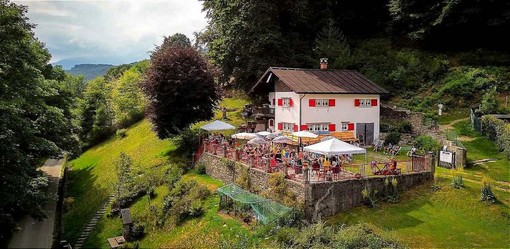 Una giornata all'Alpe Colle tra libri, montagna e ambiente Una giornata all'Alpe Colle tra libri, montagna e ambiente