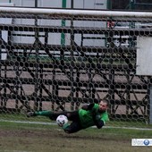 Cavadini (Bagnella) para il rigore calciato da Schirru nella partita vinta a Vogogna