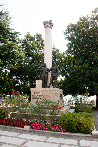 Festa dell'unità nazionale, Baveno ricorda i caduti di tutte le guerre Festa dell'unità nazionale, Baveno ricorda i caduti di tutte le guerre