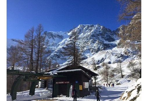 Belvedere fermo, Natale amaro a Macugnaga: seggiovie ancora chiuse. Una notizia drammatica per l’economia della valle nel periodo più importante della stagione