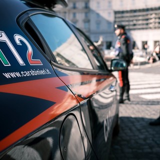 Omegna, fugge dalle violenze del marito e si rifugia nel cimitero: 57enne in carcere
